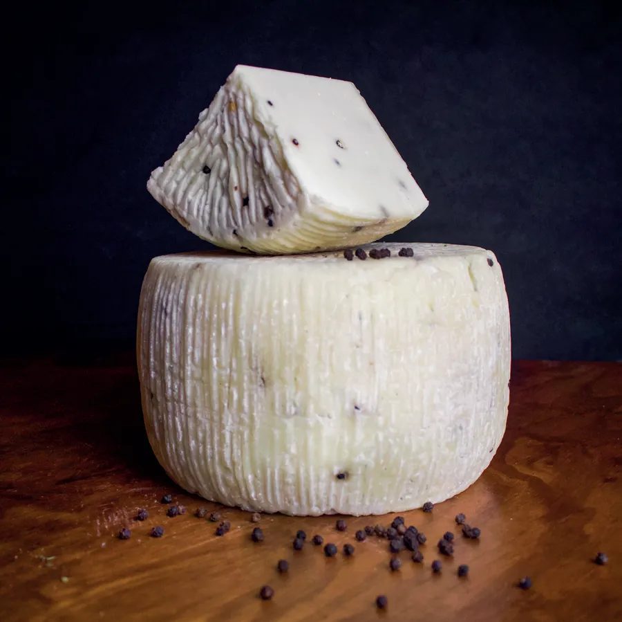 Pecorino al pepe nero – foto del produttore