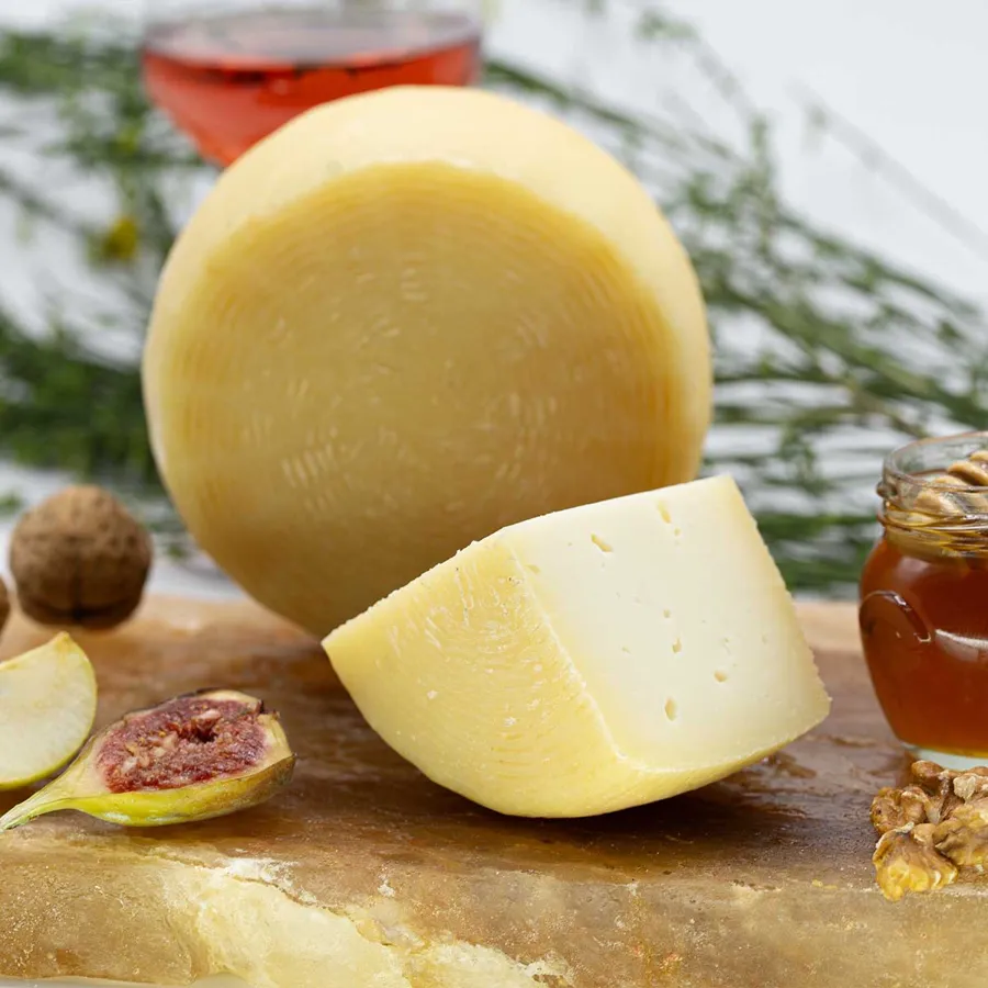 Formaggio Pecorino semi stagionato – foto del produttore