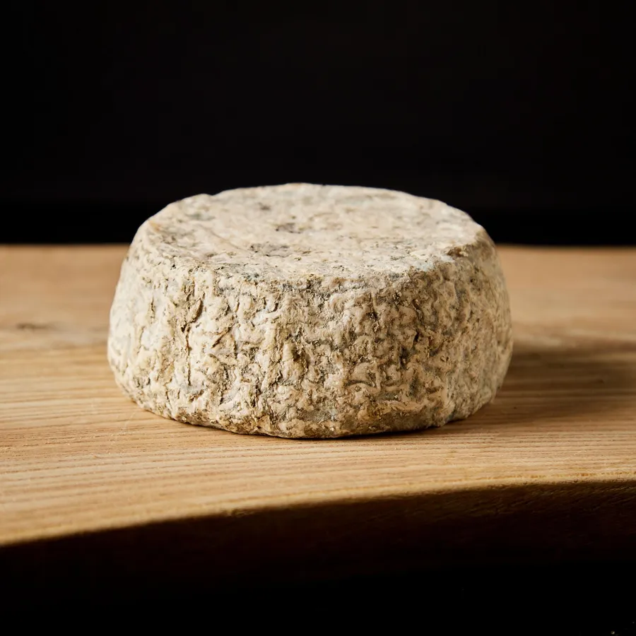 Pecorino biologico a latte crudo con tartufo – foto del produttore