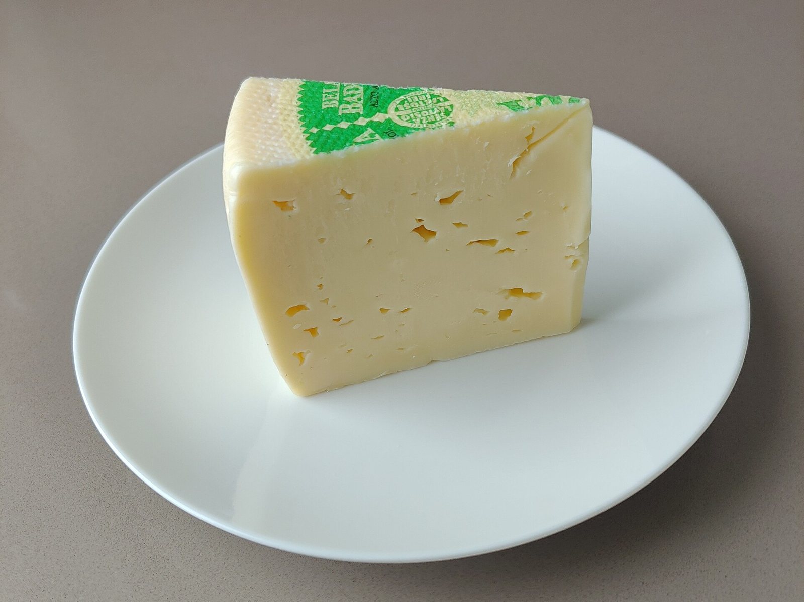 Spicchio di Bela Badia con la pasta morbida e piccoli occhi