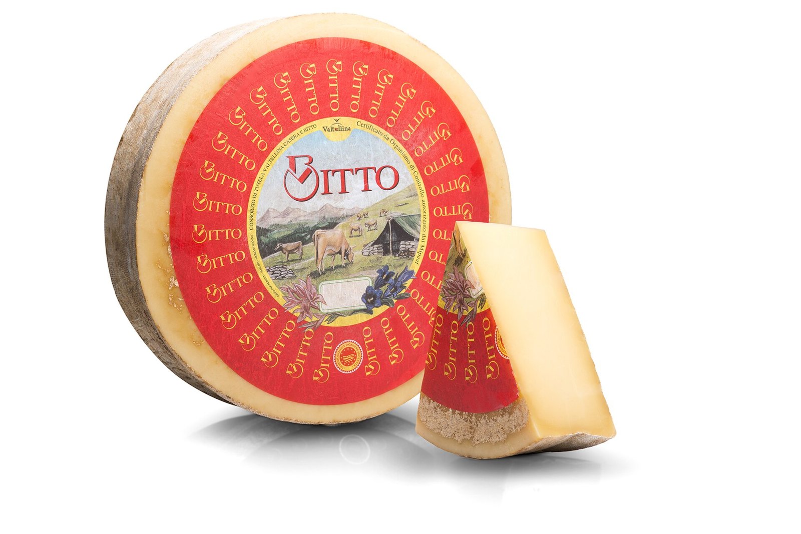 Forma e spicchio di Bitto DOP con il marchio della denominazione