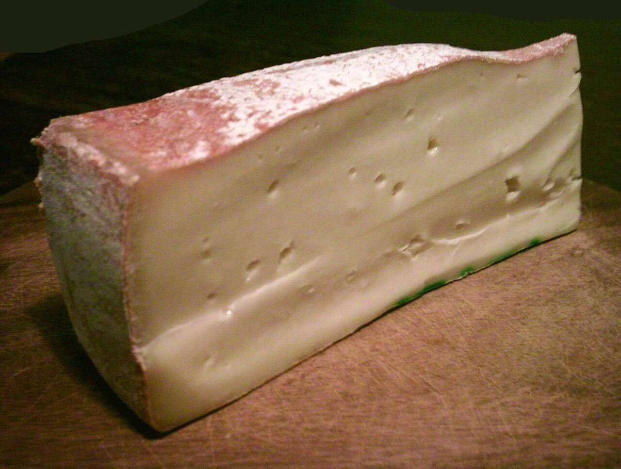 Spicchio di Fontina DOP con la pasta occhiata