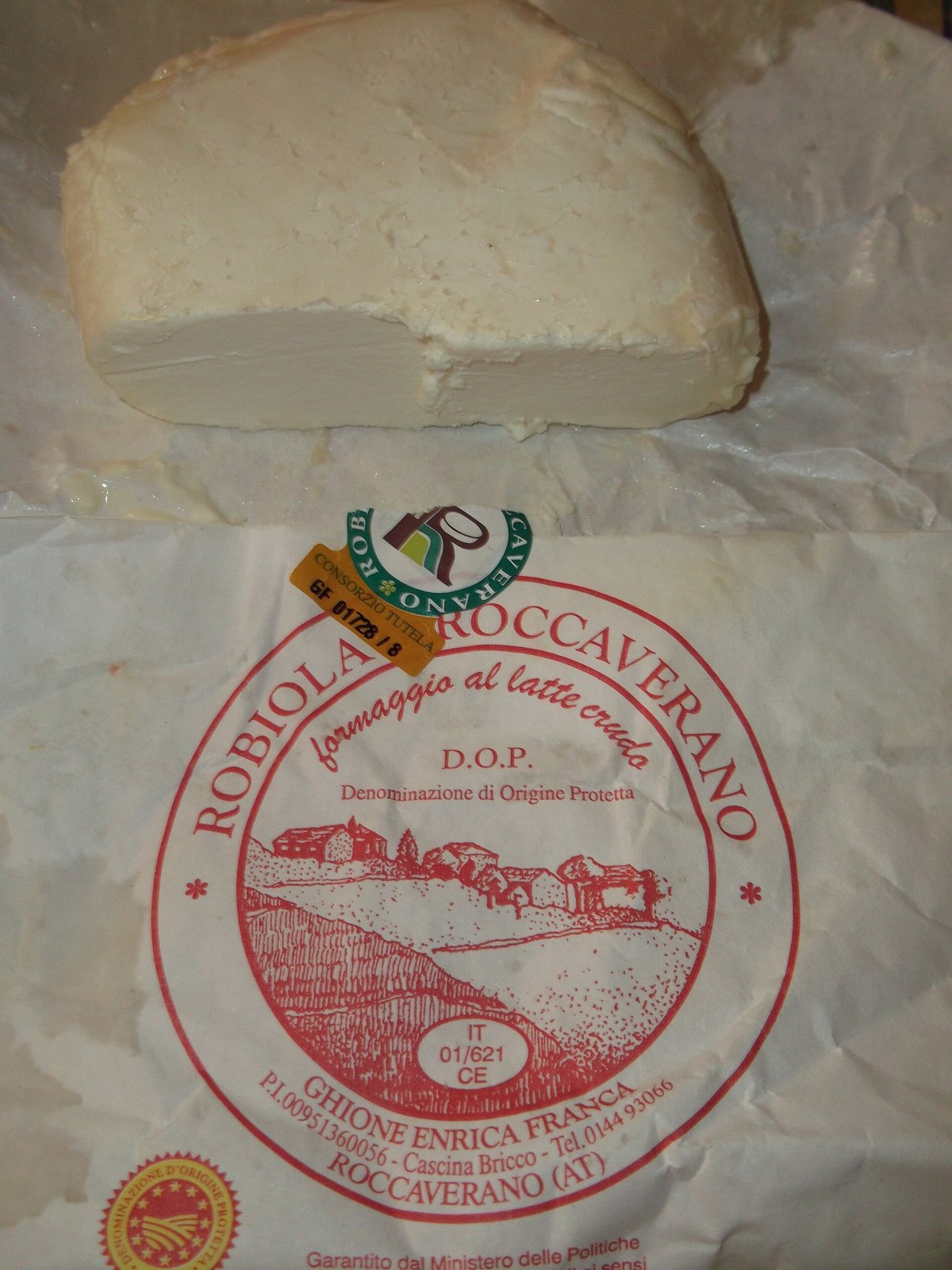 Robiola di Roccaverano DOP, piccola forma cilindrica di latte di capra