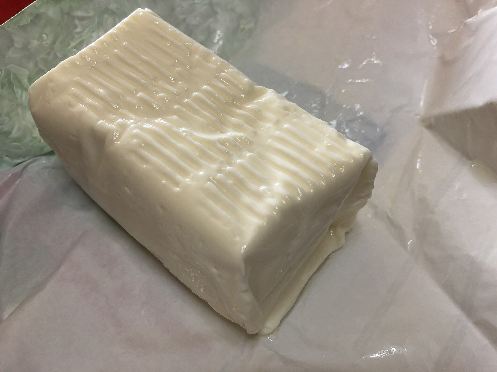Stracchino fresco a forma di parallelepipedo