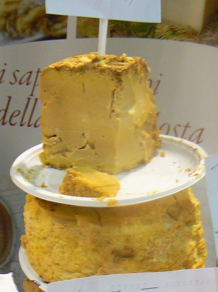 Fromadzo servito alla Fiera di Sant’Orso di Aosta
